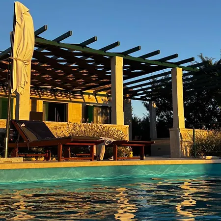 Secluded Bracuta With Swimming Pool Сasa de vacaciones