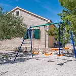 Secluded Bracuta With Swimming Pool Pucisca