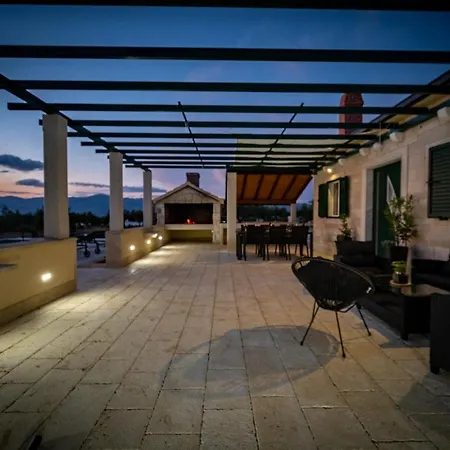 Secluded Bracuta With Swimming Pool Tatil Evi *