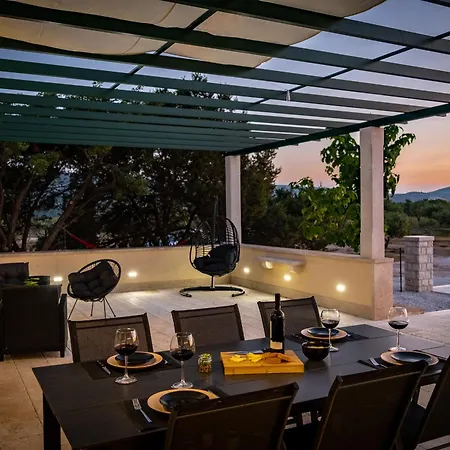 Dom wakacyjny Secluded Bracuta With Swimming Pool Pucisca