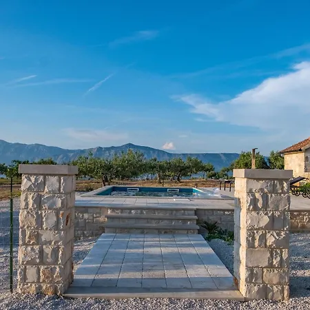 Secluded Bracuta With Swimming Pool Pucisca