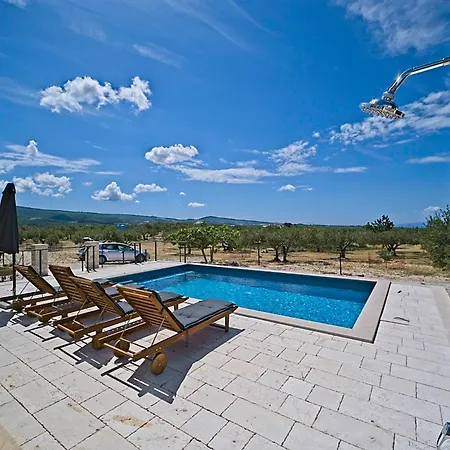 Secluded Bracuta With Swimming Pool Hébergement de vacances Pucisca