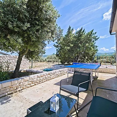 Secluded Bracuta With Swimming Pool Hébergement de vacances Pucisca