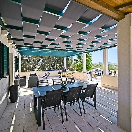 Secluded Bracuta With Swimming Pool * Pucisca
