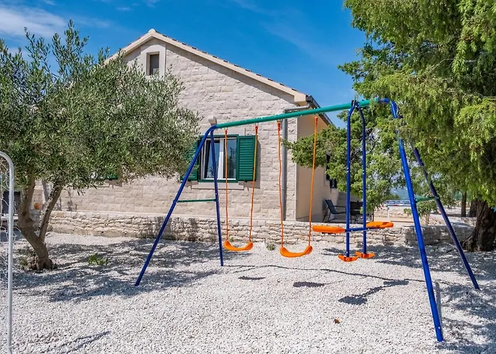 Secluded Bracuta With Swimming Pool Pucisca