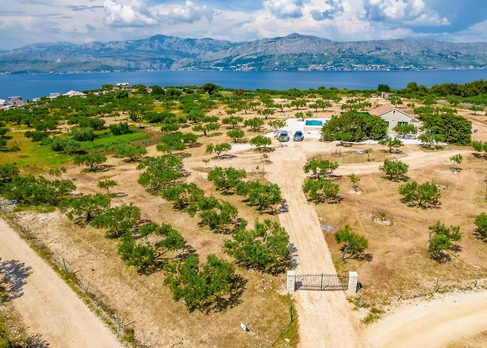 Holiday home Secluded Bracuta With Swimming Pool