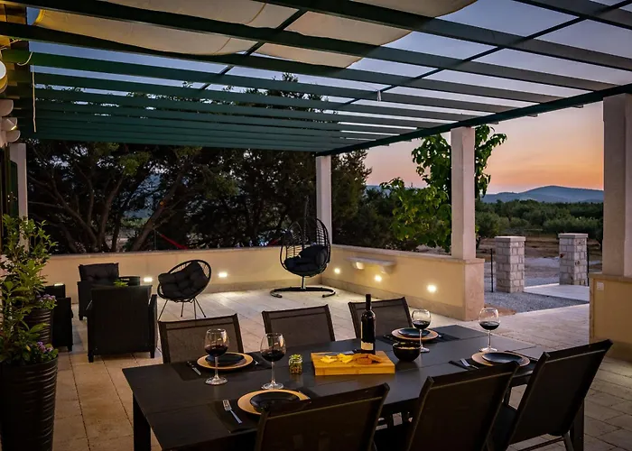 Holiday home Secluded Bracuta With Swimming Pool Pucisca