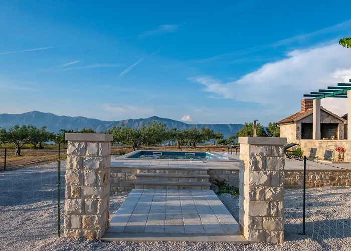 Secluded Bracuta With Swimming Pool Pucisca