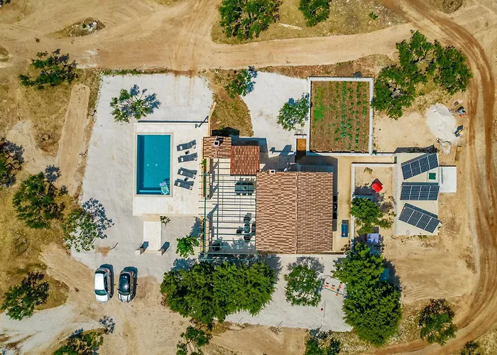 Secluded Bracuta With Swimming Pool Holiday home